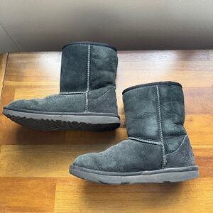 UGG Classic Short boots Black Kids Size 4